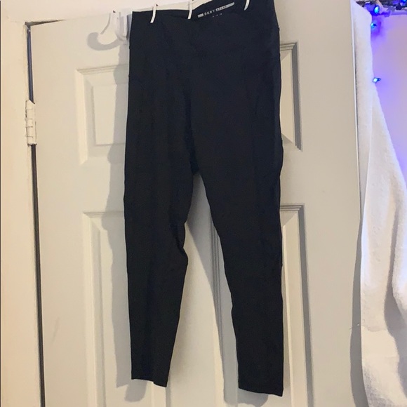 Super comfy DKNY SPORT Capri Leggings - Picture 6 of 6